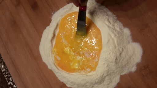 Cappelletti - Pasta all'uovo - 3 inizio impasto